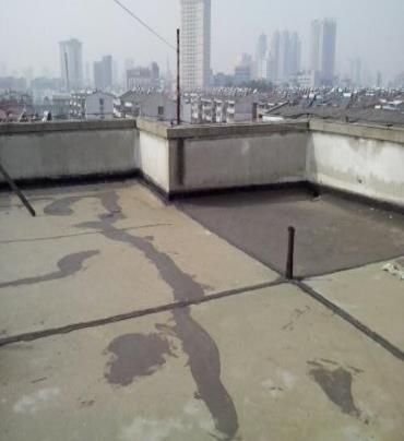 七台河市漏水维修 楼顶漏水是什么原因，楼顶漏水维修方法是什么?
